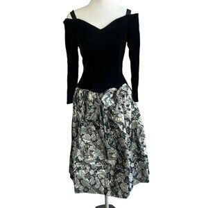 Opening Night Vintage 80s Black Velvet Metallic Gold Full Skirt Prom Party Dress